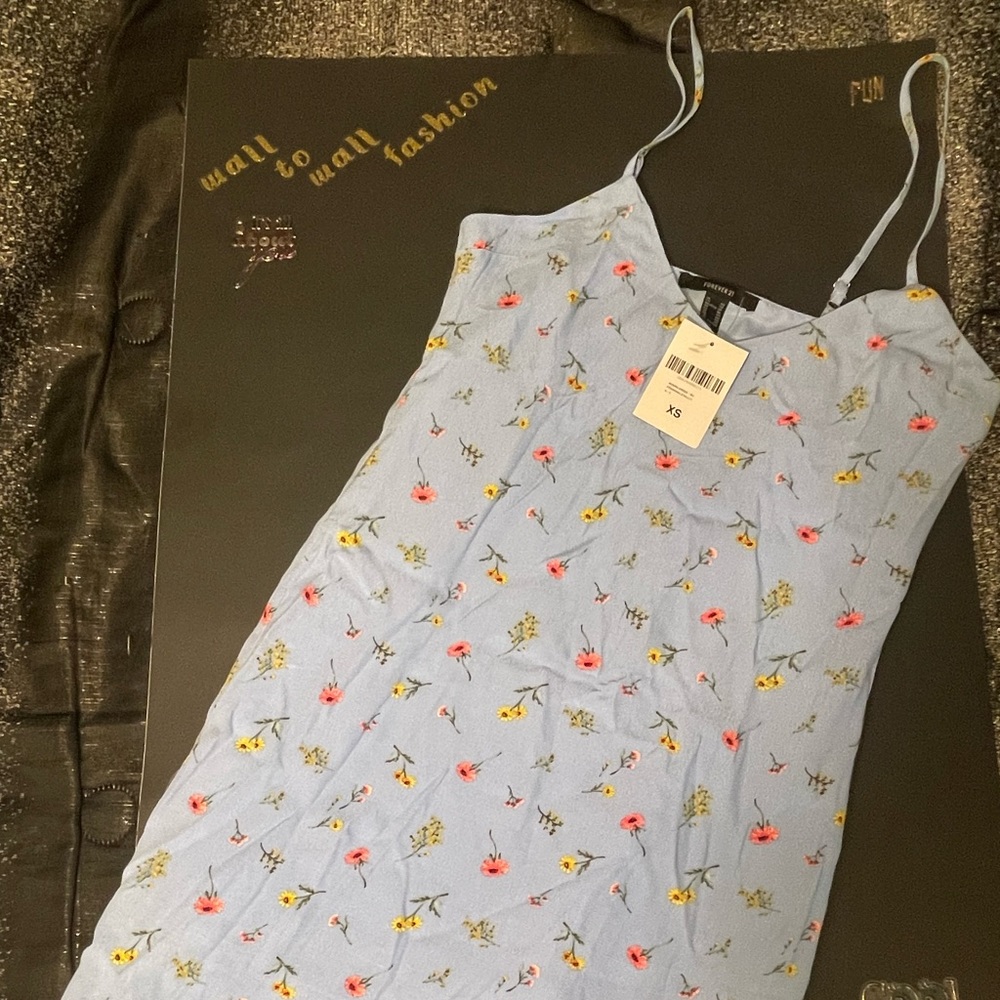 Blue flower print forever 21 dress. New with tags.